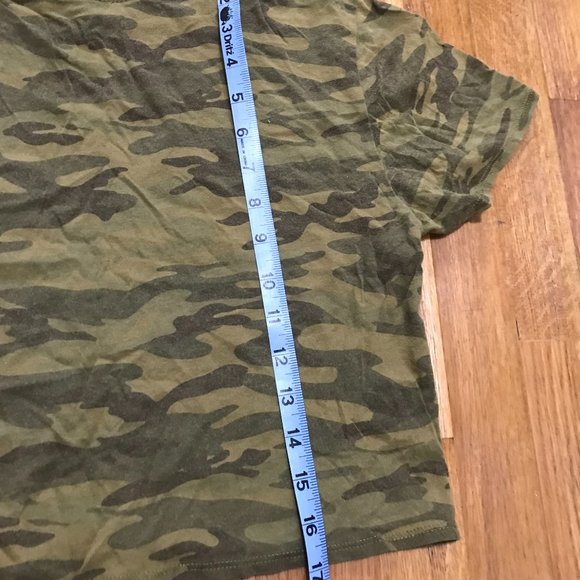 Oversized Camouflaged Crop Top - Picture 3 of 4